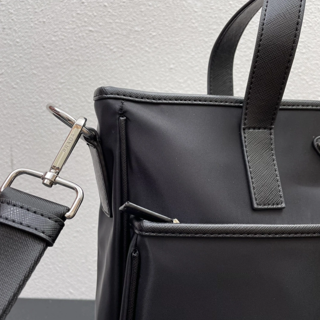 Prada AAA Man Handbags SmartChoice 643