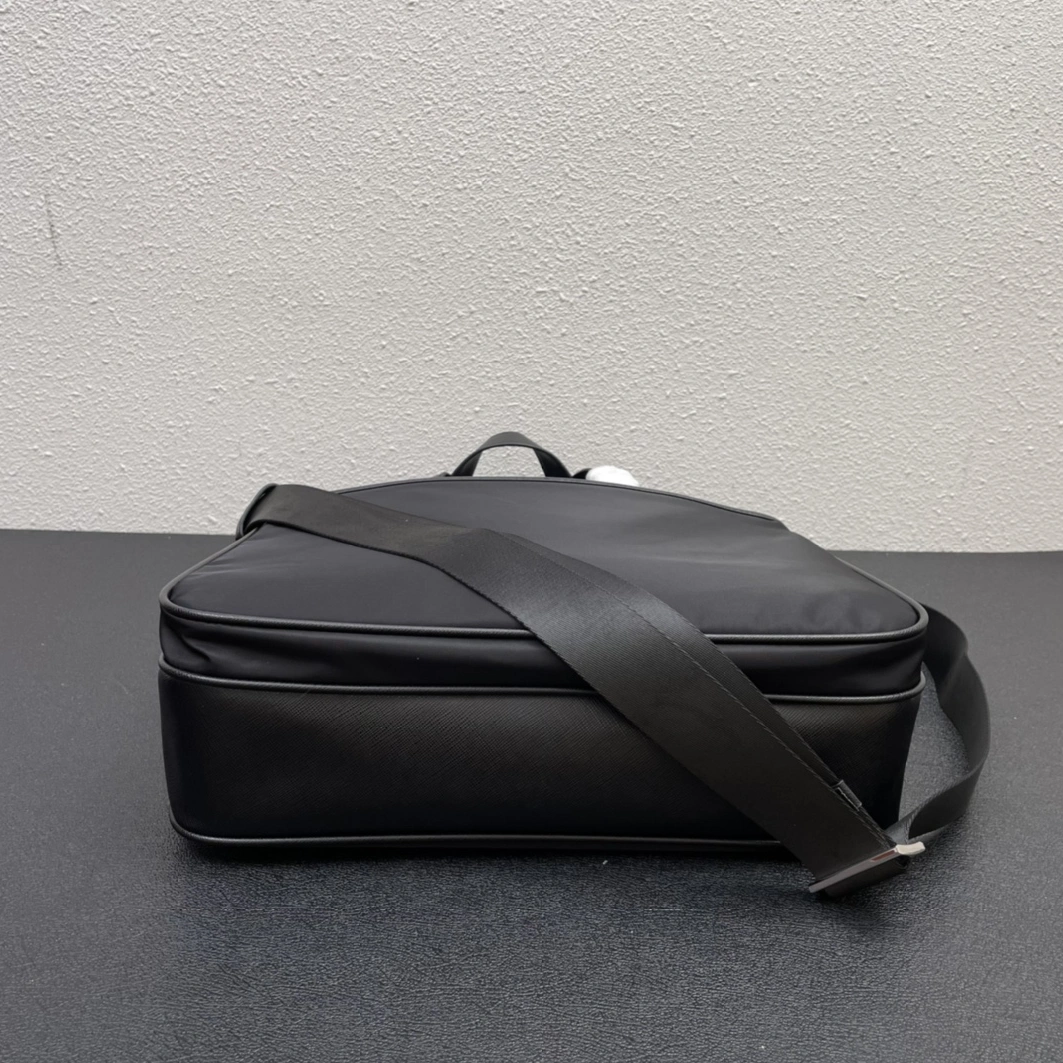Prada AAA Man Handbags SmartChoice 643