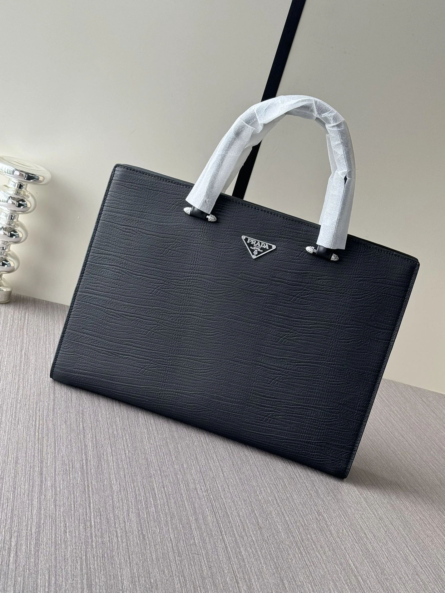Prada AAA Man Handbags Vibrant 908