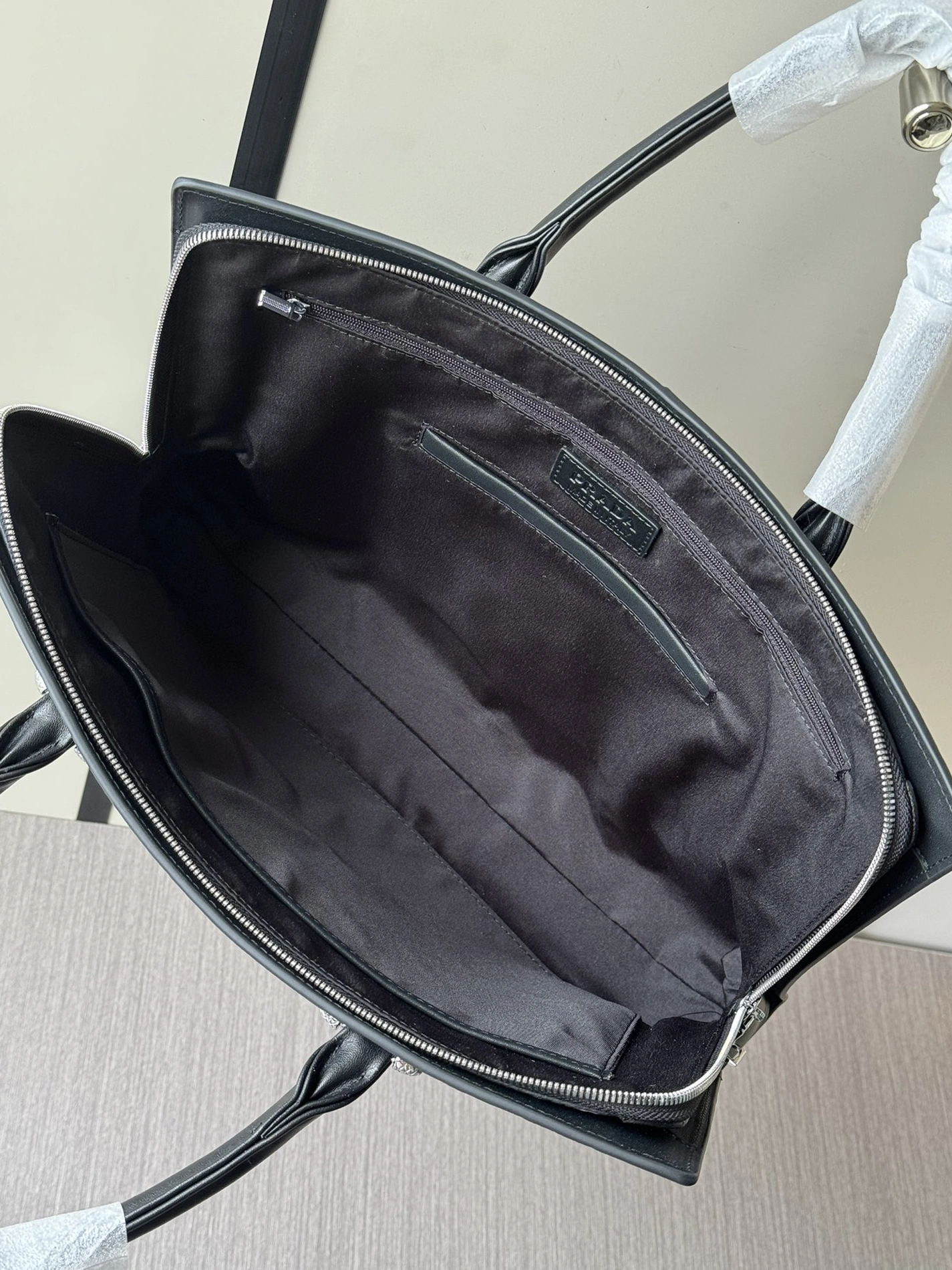 Prada AAA Man Handbags Vibrant 908