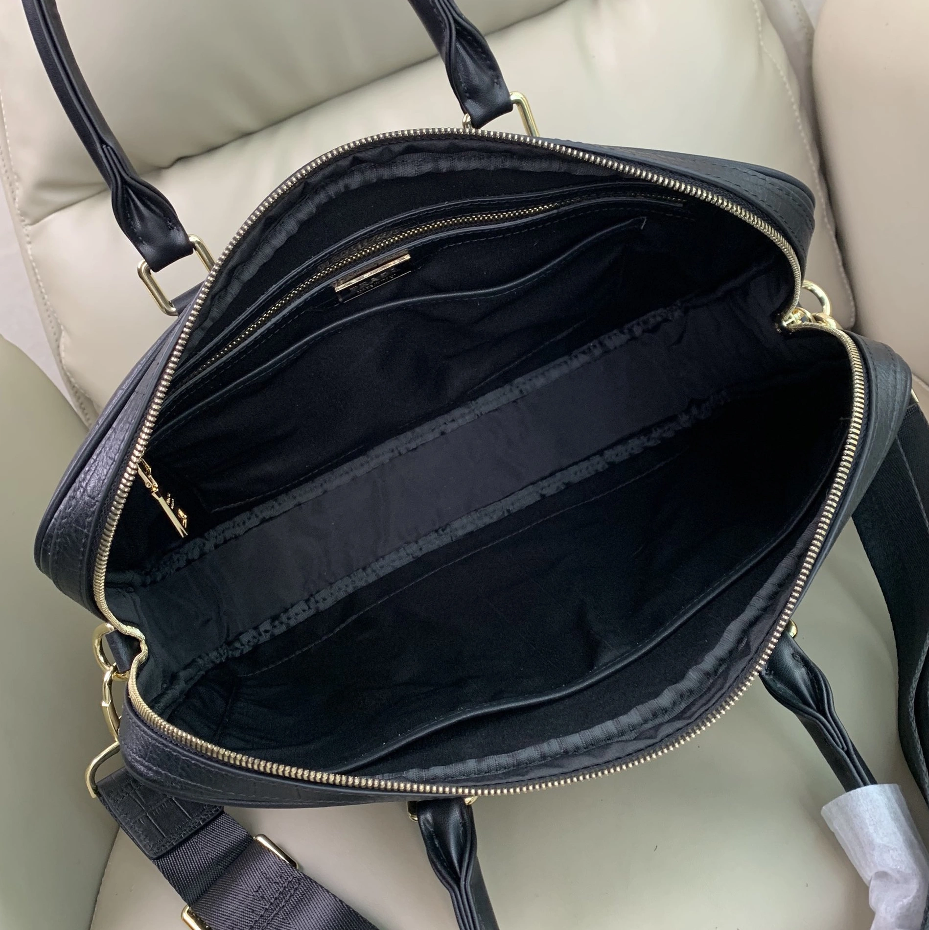 Prada AAA Man Handbags WellDesigned 7256