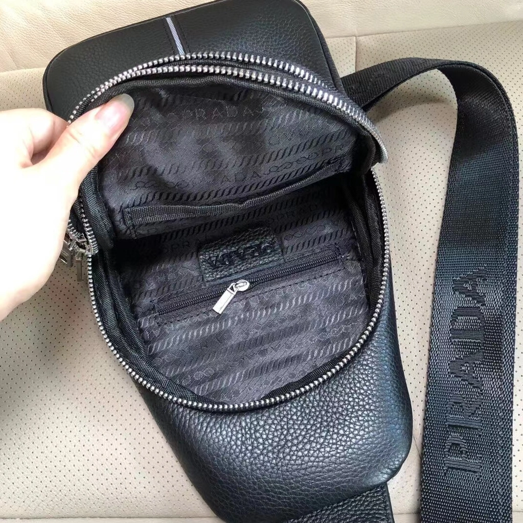 Prada AAA Man Messenger Bags Breathable 7886