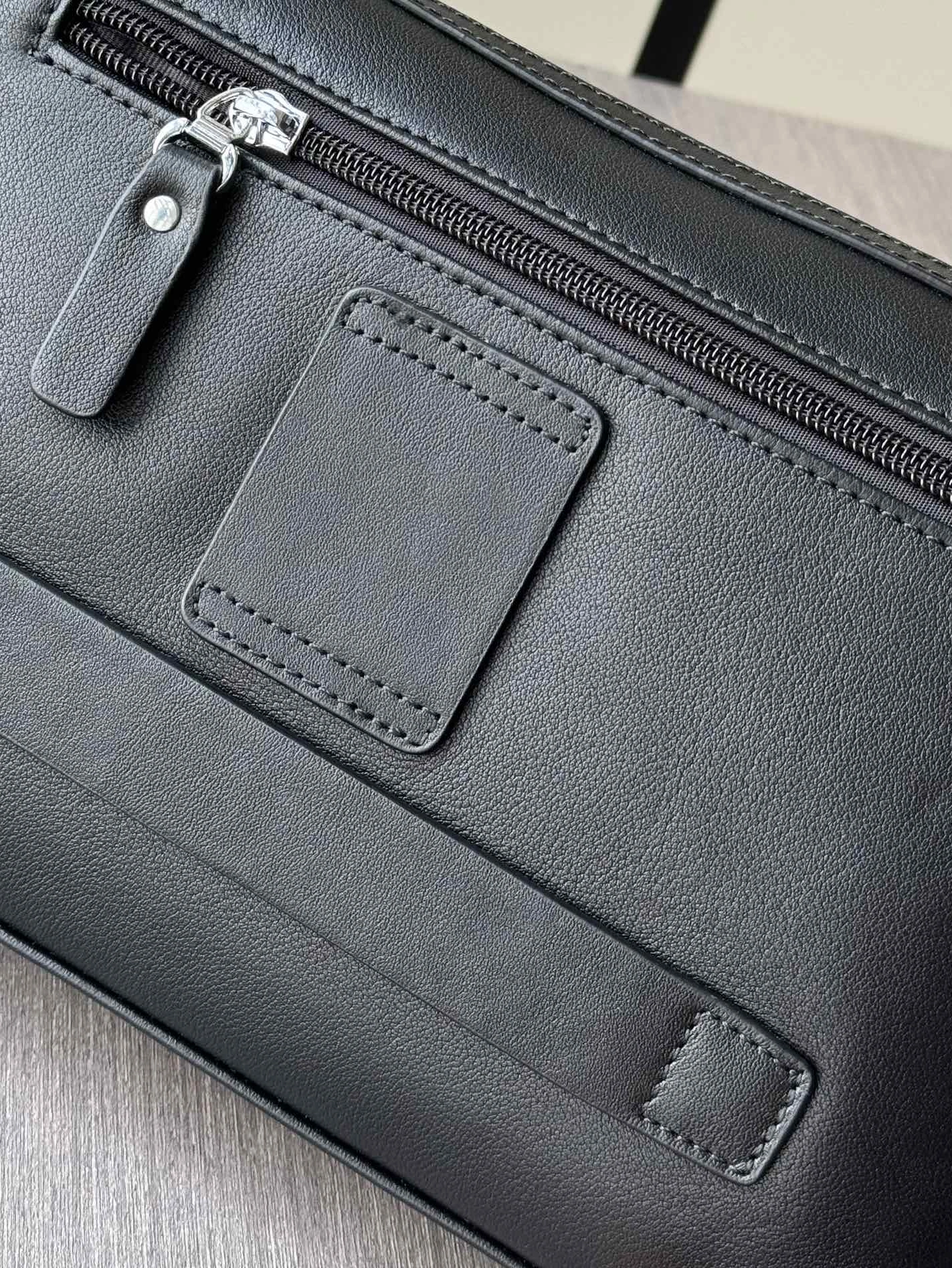 Prada AAA Man Messenger Bags Classic 3915