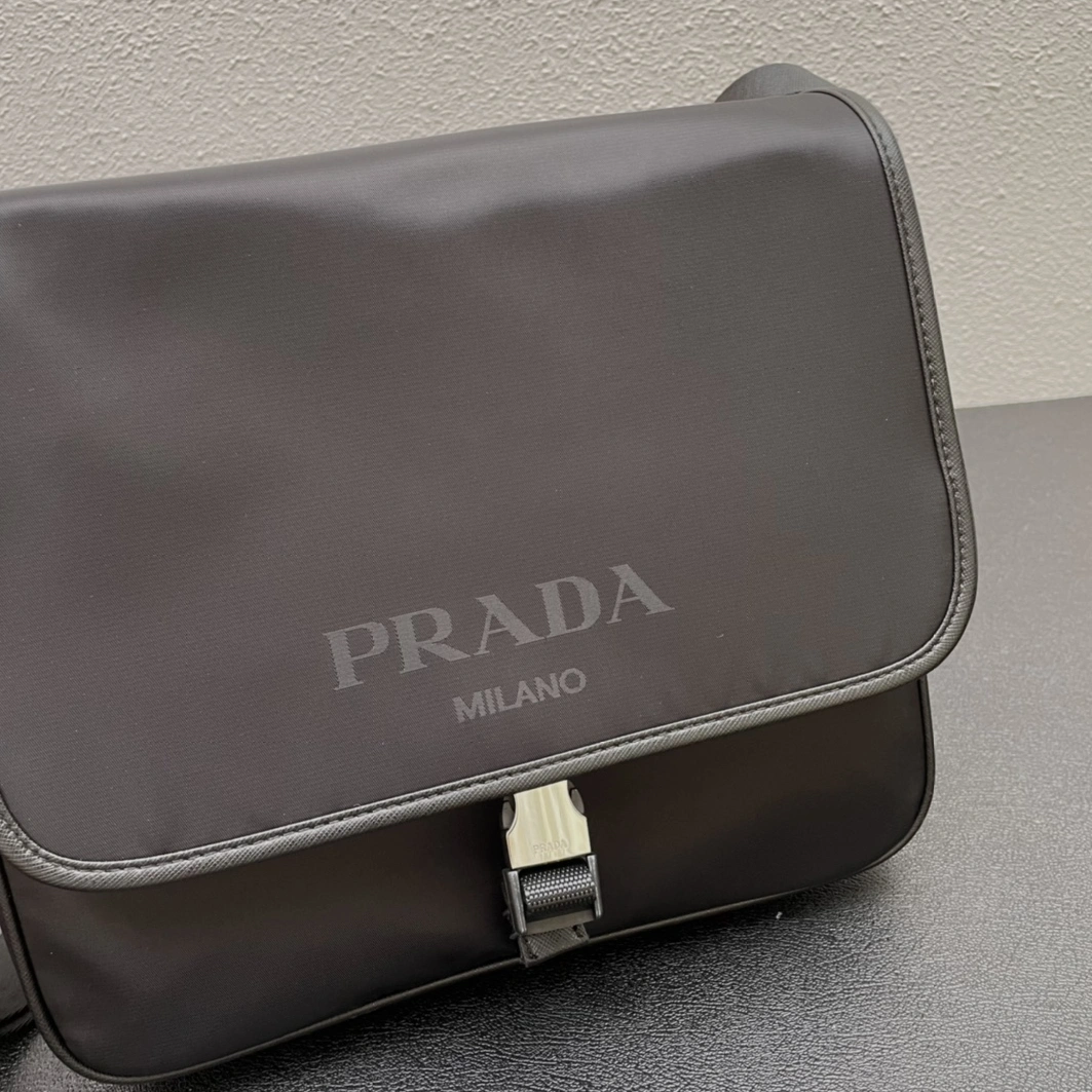 Prada AAA Man Messenger Bags Classic 5830