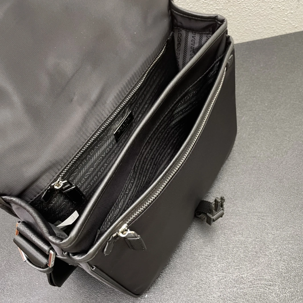 Prada AAA Man Messenger Bags Classic 5830