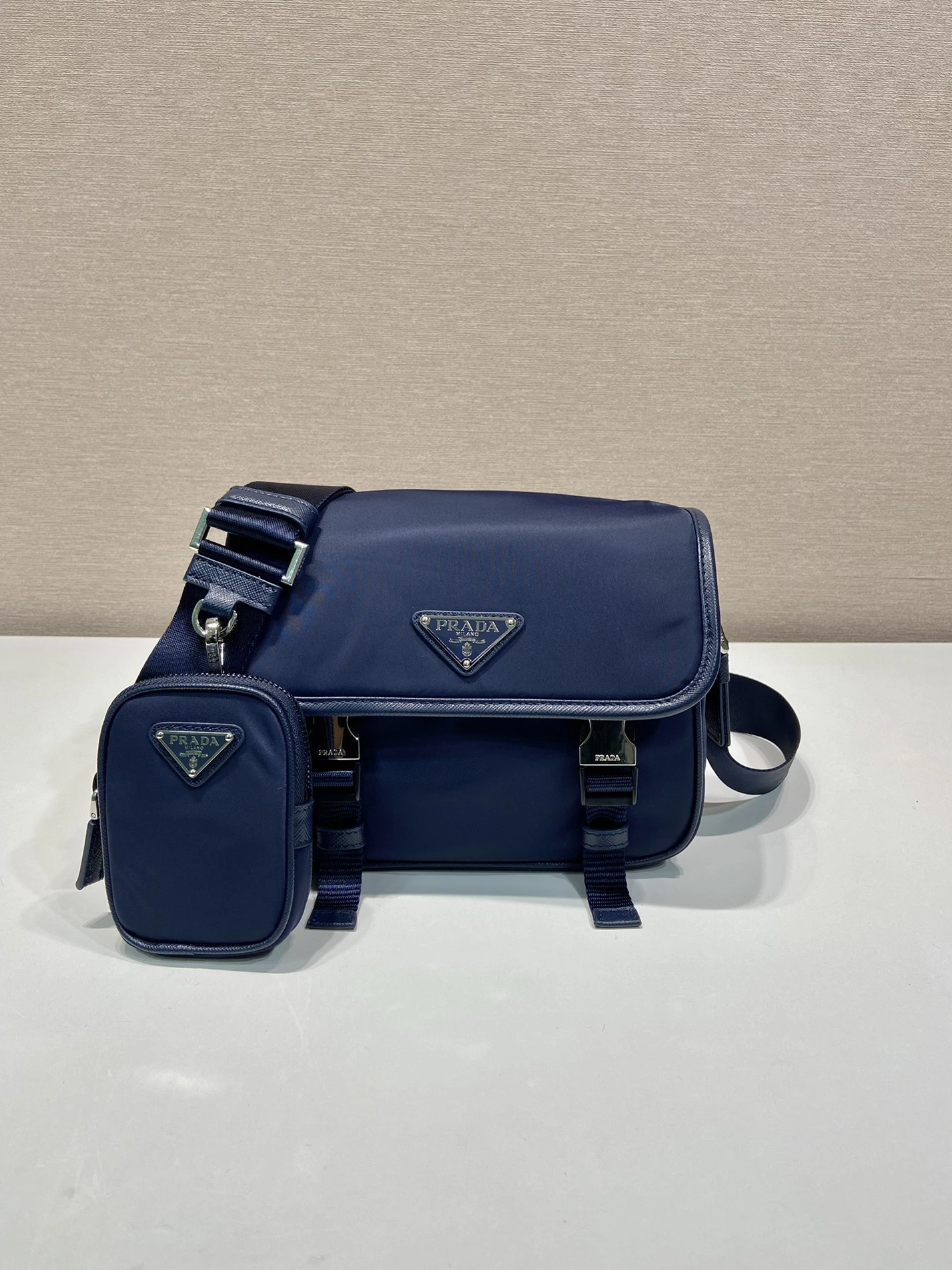 Prada AAA Man Messenger Bags Cozy 2909
