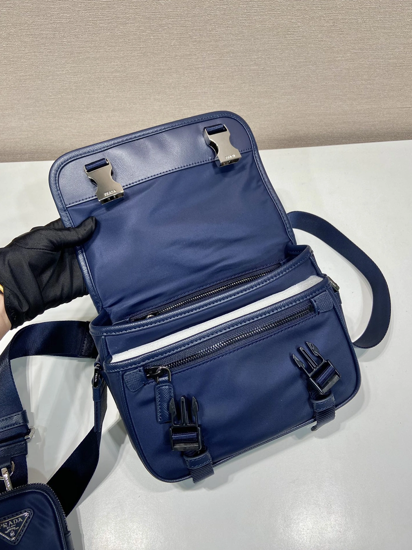 Prada AAA Man Messenger Bags Cozy 2909
