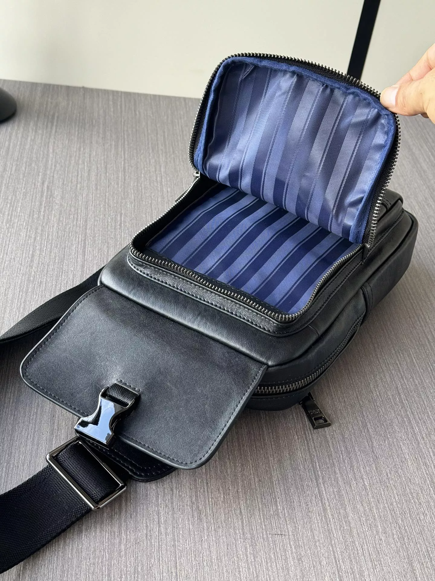 Prada AAA Man Messenger Bags Cozy 5316