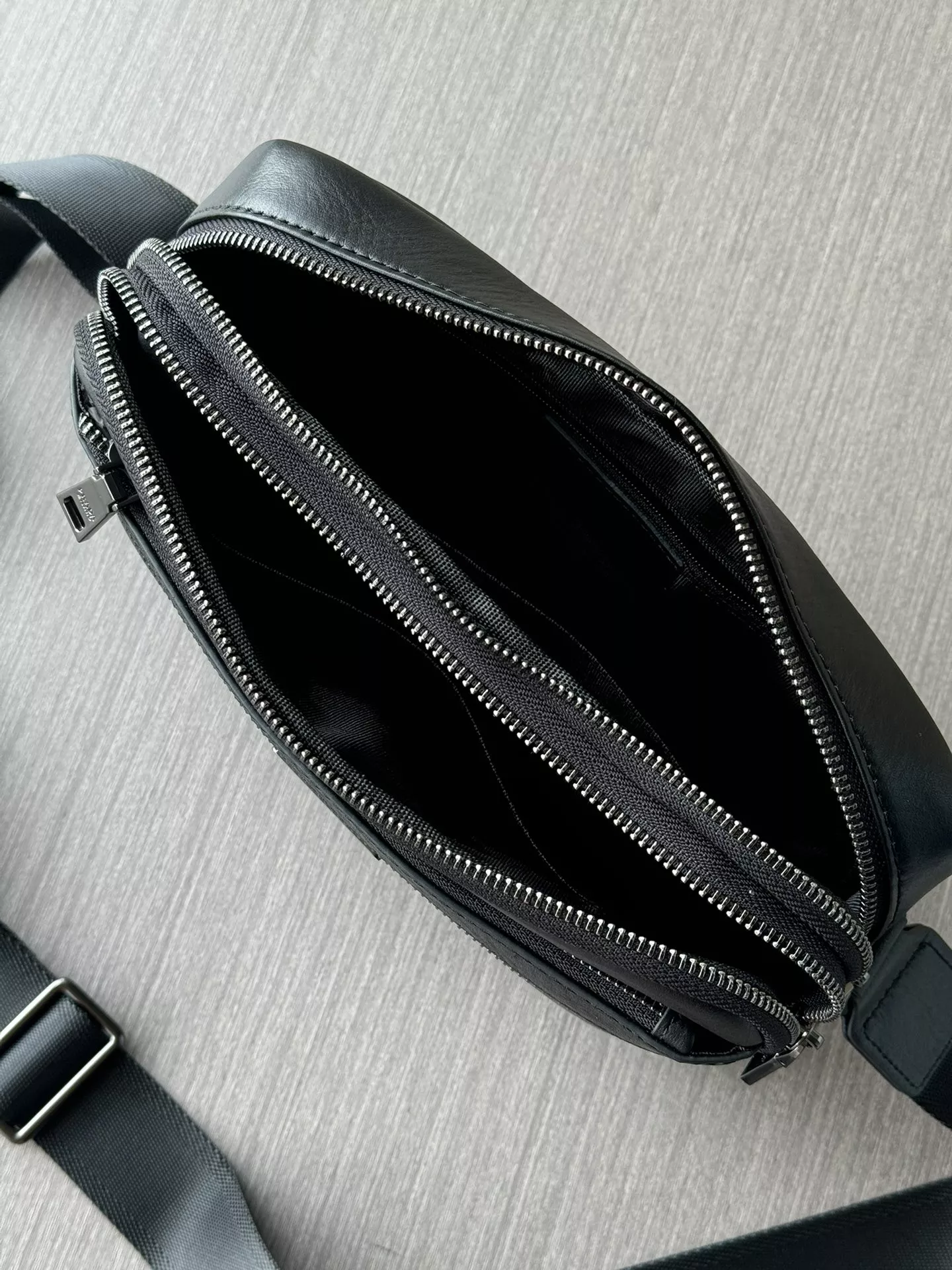 Prada AAA Man Messenger Bags Durable 767