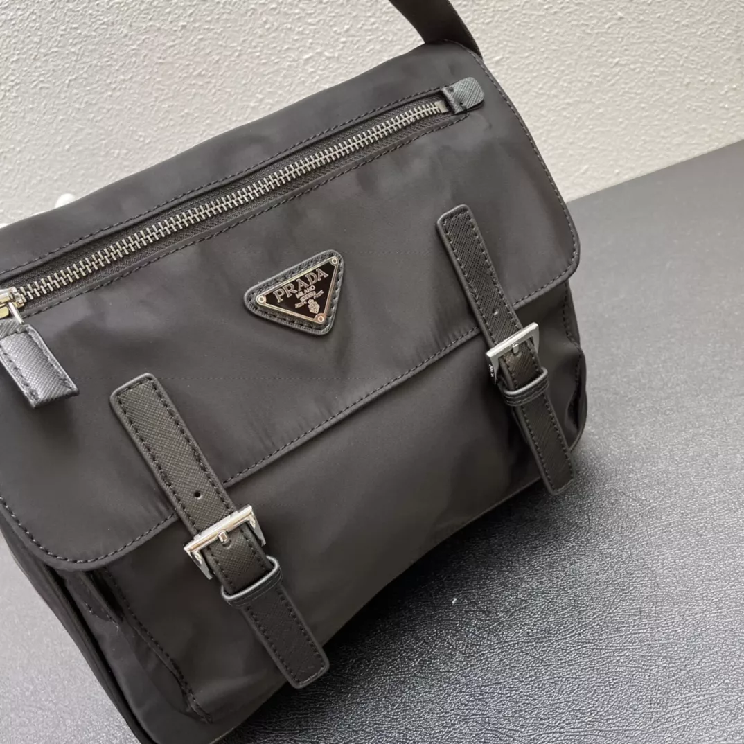 Prada AAA Man Messenger Bags Elegant 4069