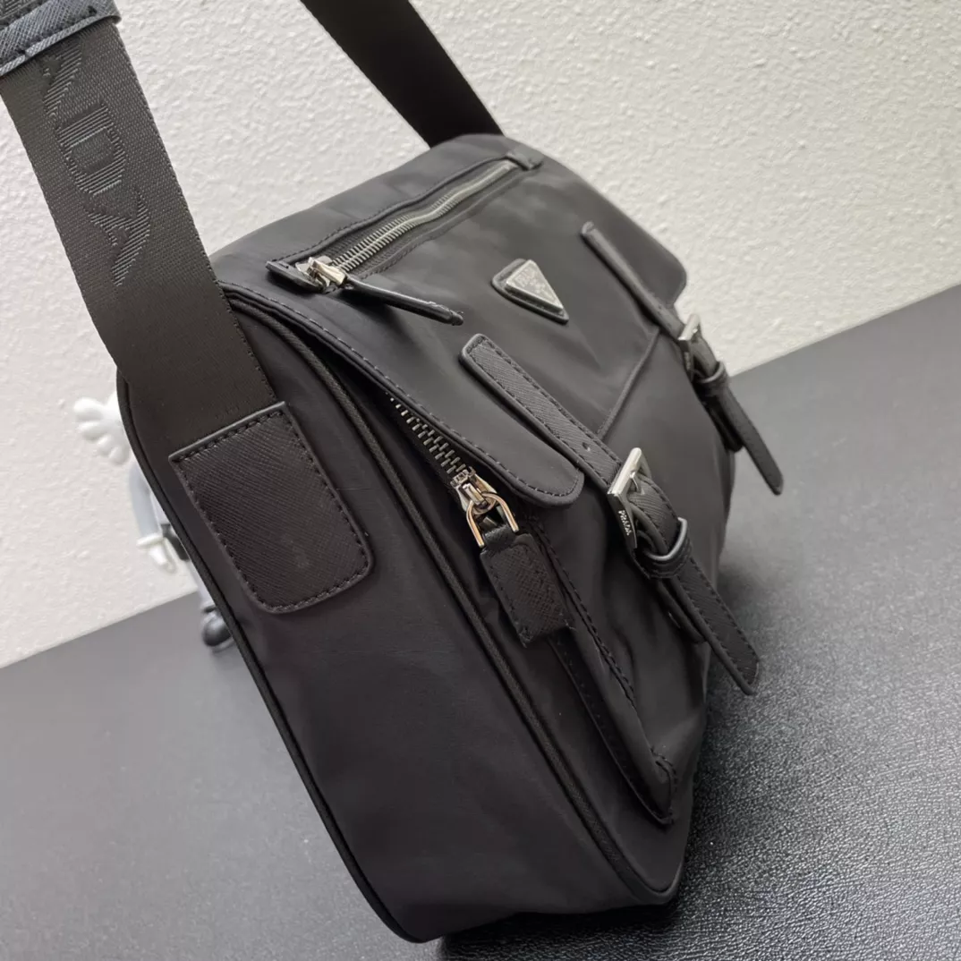 Prada AAA Man Messenger Bags Elegant 4069