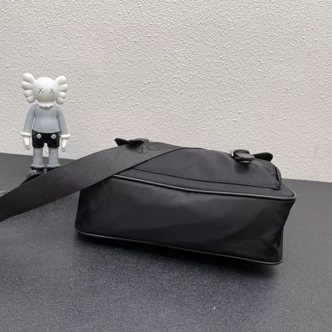 Prada AAA Man Messenger Bags Elegant 4069