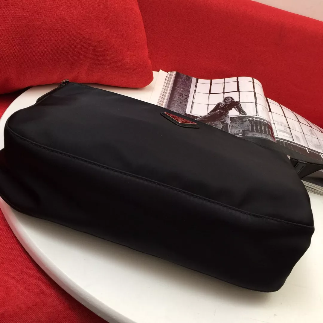 Prada AAA Man Messenger Bags Fashionable 7454