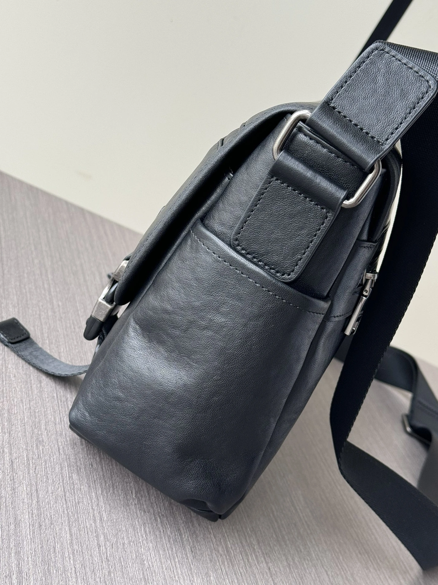 Prada AAA Man Messenger Bags Sleek 9913