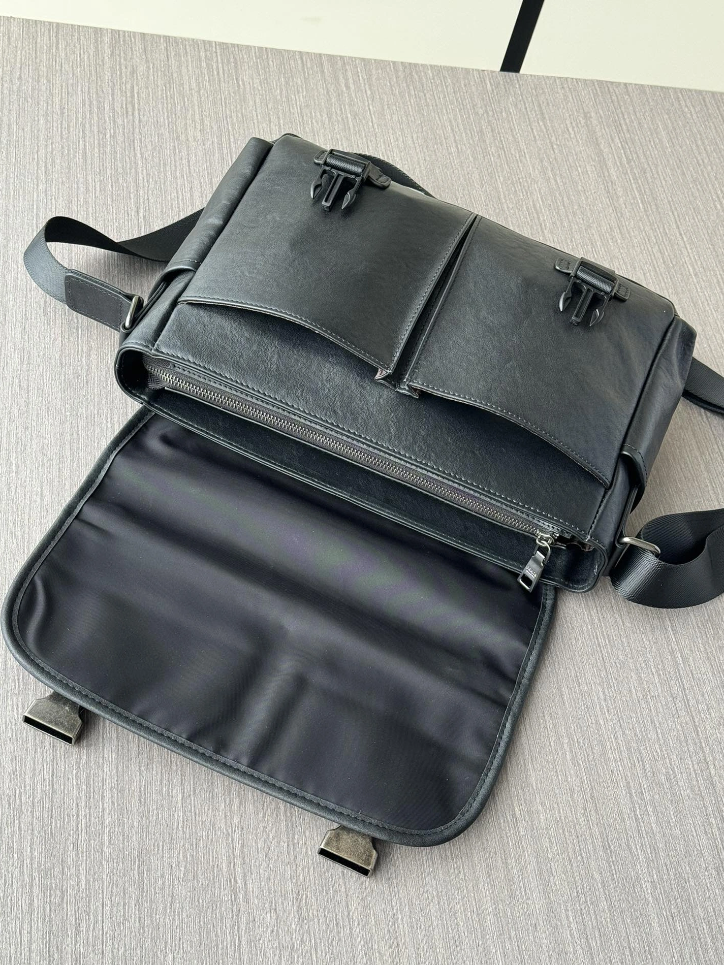 Prada AAA Man Messenger Bags Sleek 9913