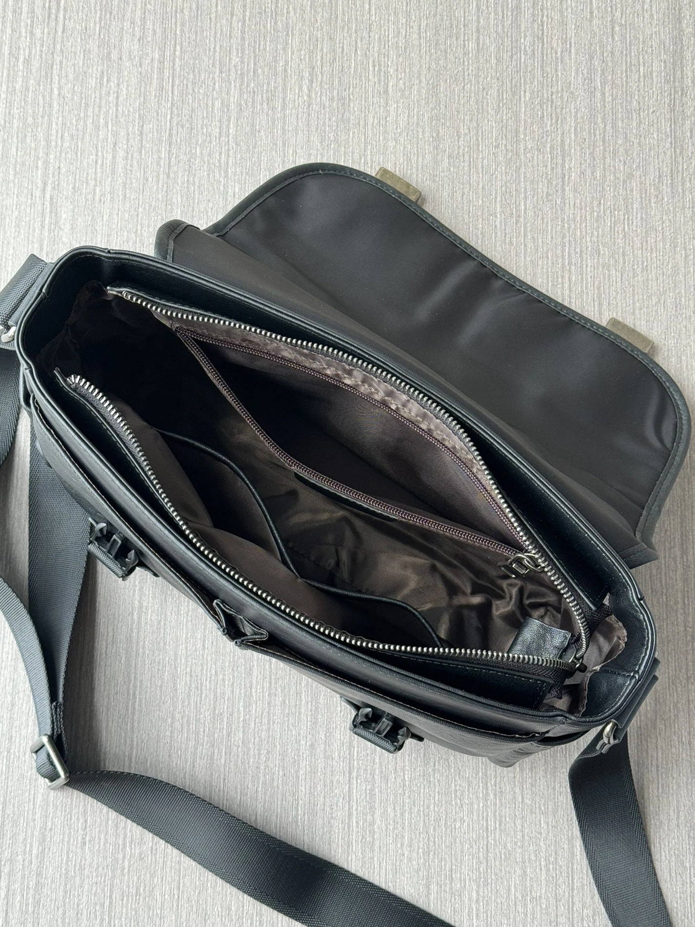 Prada AAA Man Messenger Bags Sleek 9913