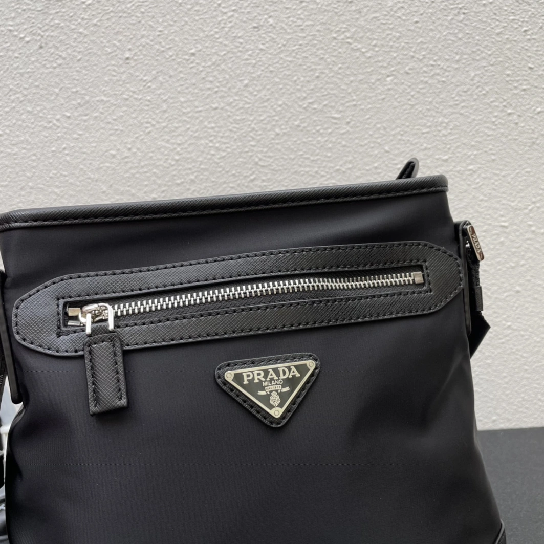 Prada AAA Man Messenger Bags SmartChoice 7671