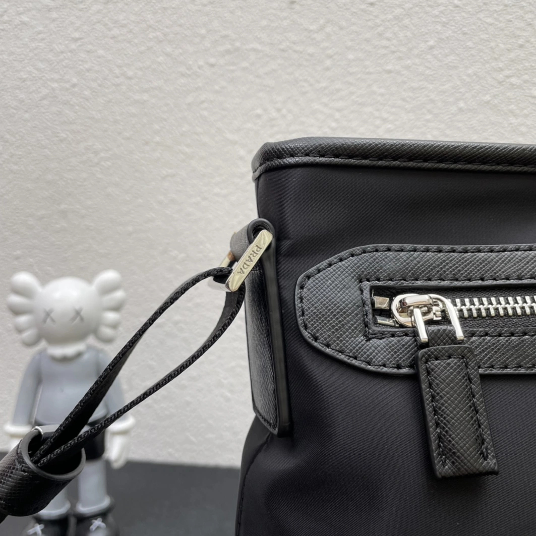 Prada AAA Man Messenger Bags SmartChoice 7671
