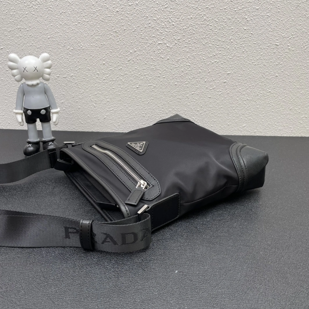 Prada AAA Man Messenger Bags SmartChoice 7671