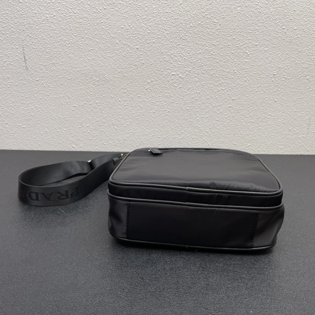 Prada AAA Man Messenger Bags Soft 2152