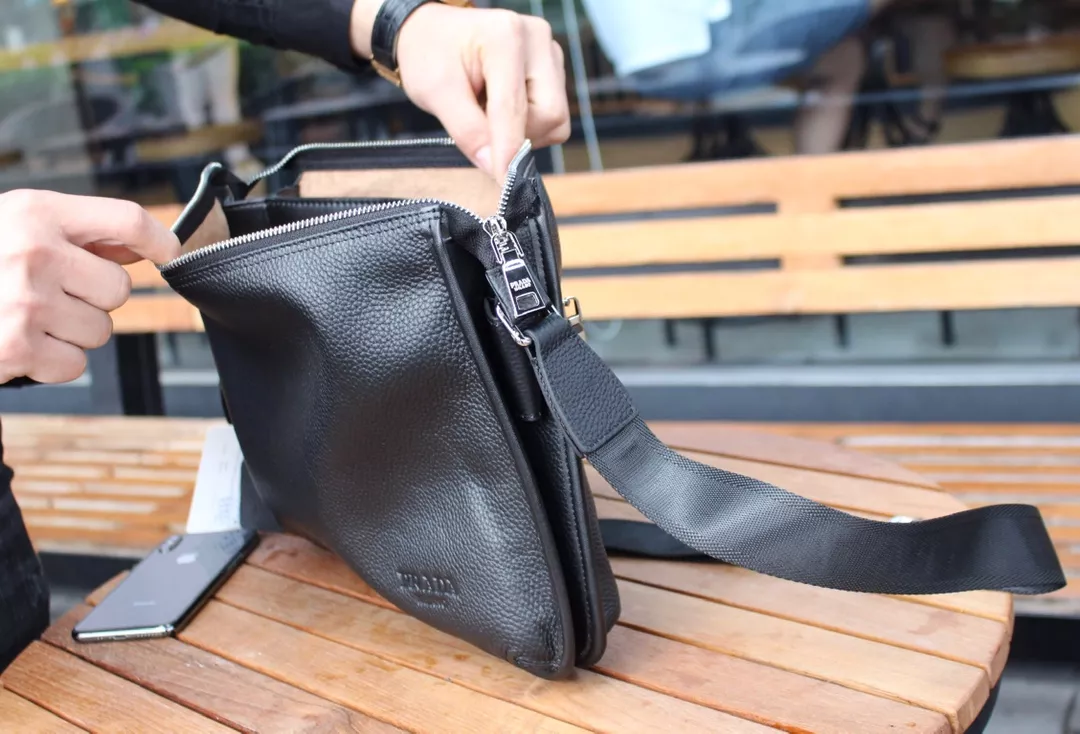 Prada AAA Man Messenger Bags Versatile 9758