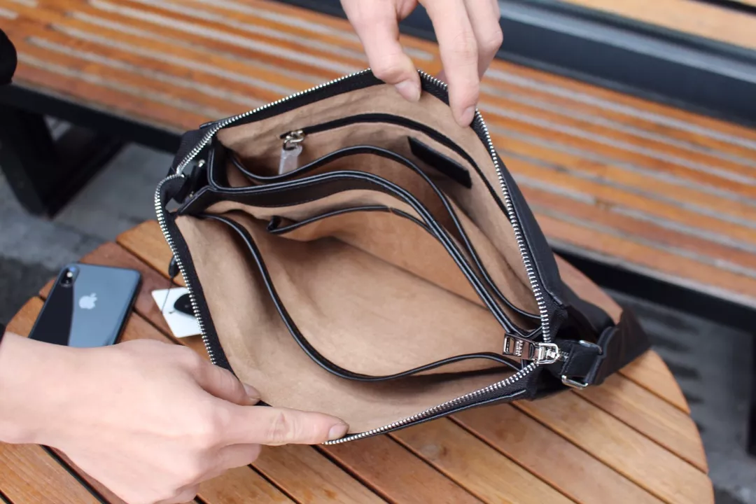 Prada AAA Man Messenger Bags Versatile 9758