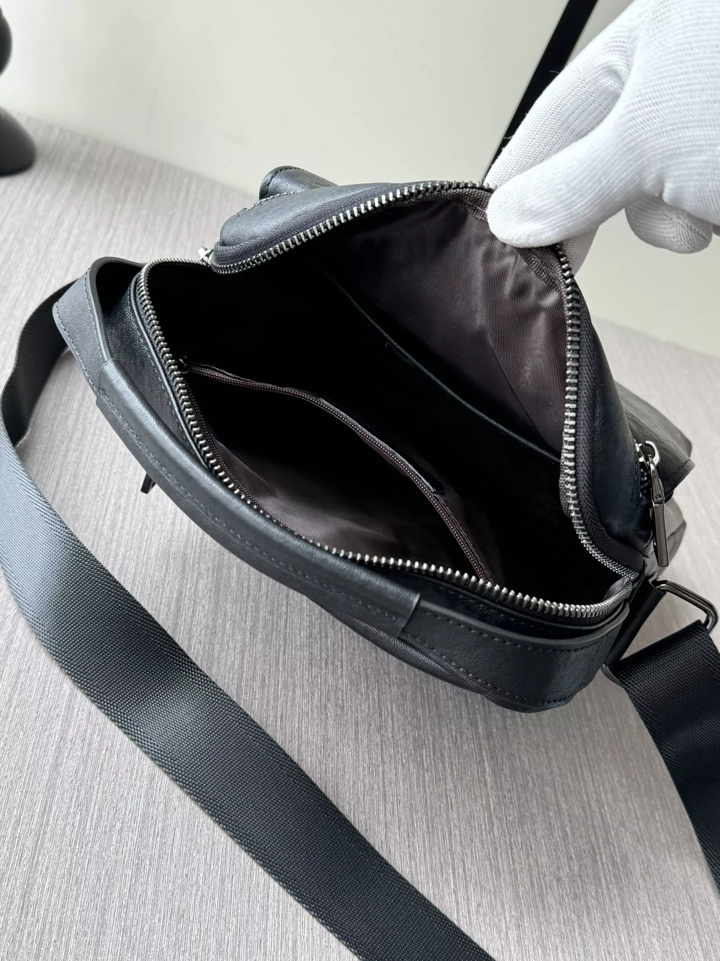 Prada AAA Man Messenger Bags WellDesigned 3435