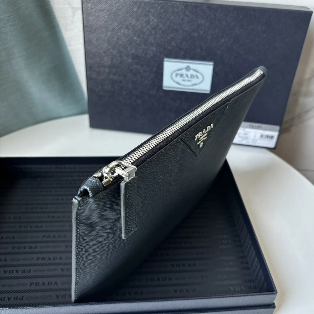 Prada AAA Man Wallets Comfortable 642