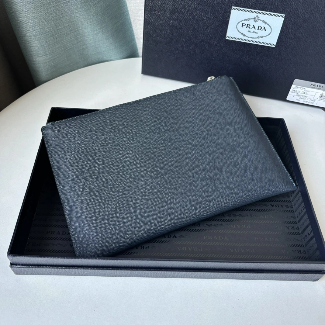 Prada AAA Man Wallets Comfortable 642