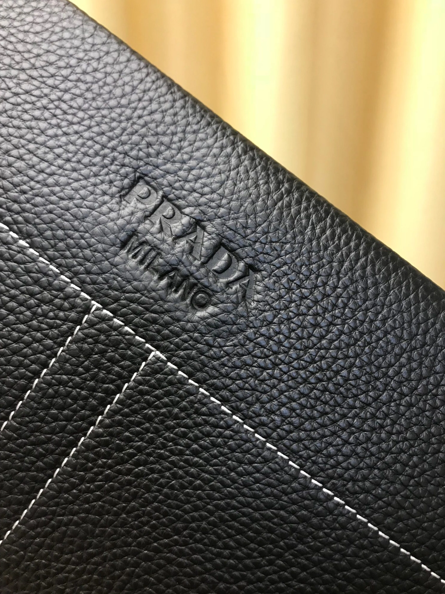 Prada AAA Man Wallets Durable 8112