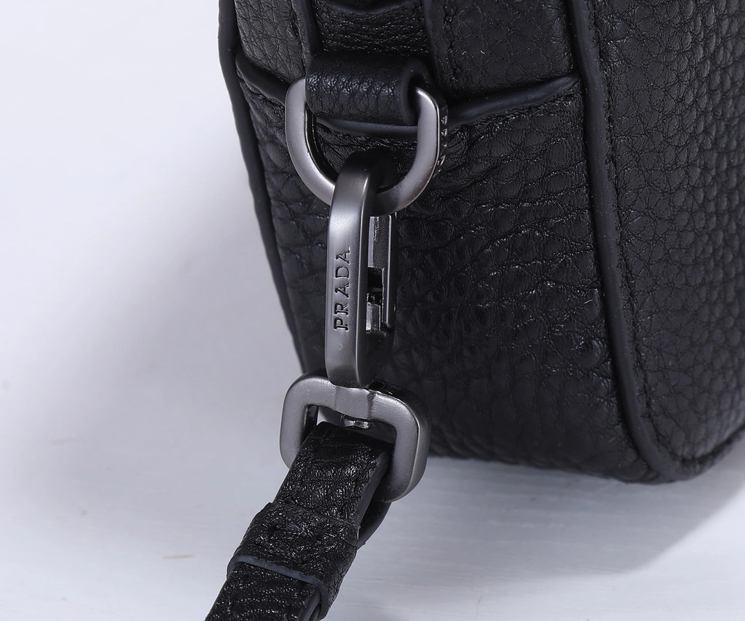 Prada AAA Man Wallets Minimalist 573