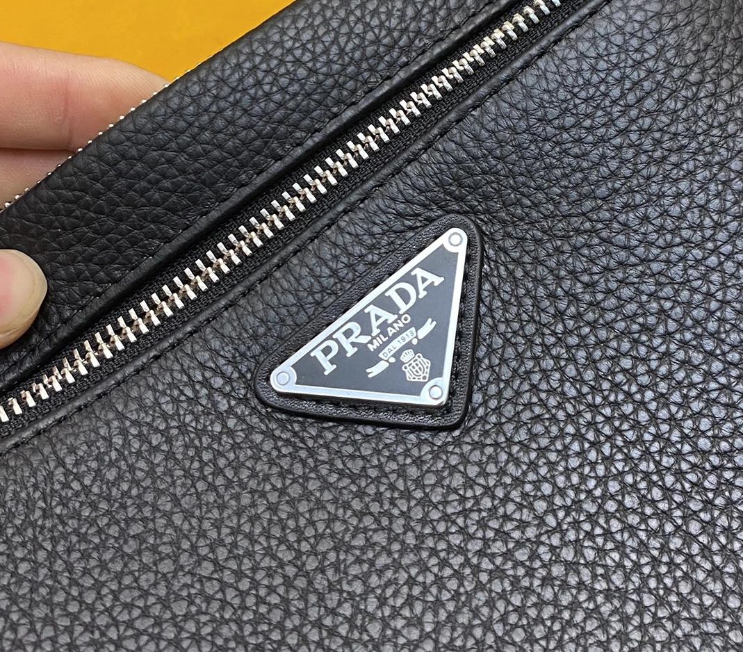Prada AAA Man Wallets Modern 2673