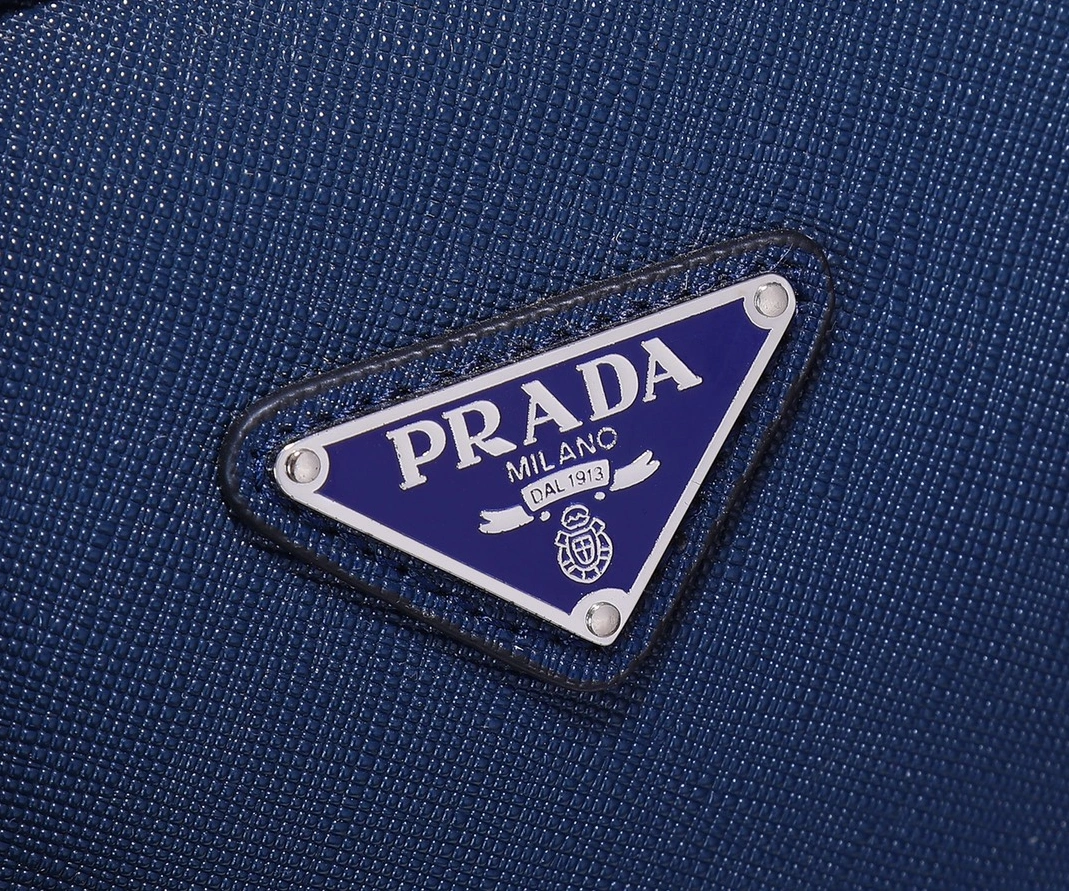 Prada AAA Man Wallets Sleek 8854