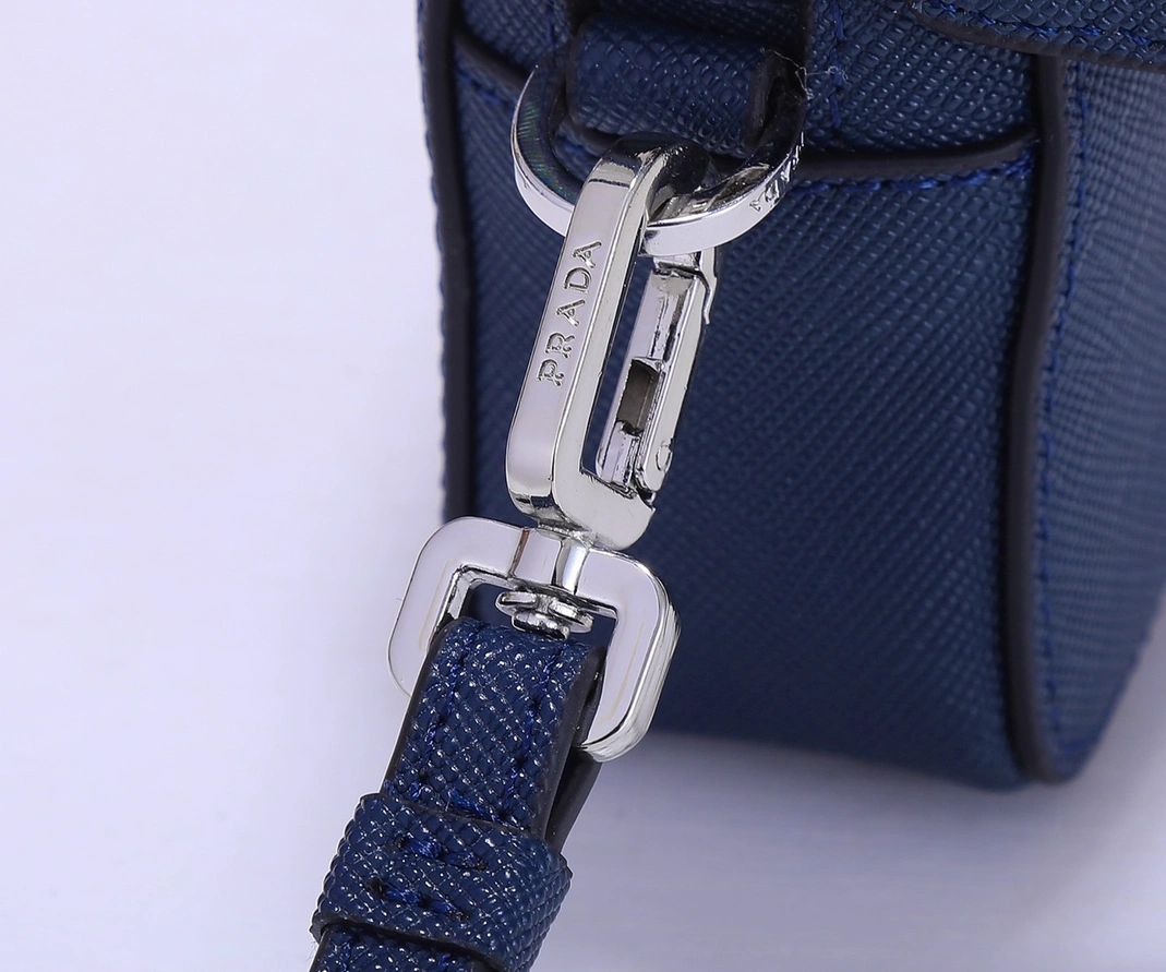 Prada AAA Man Wallets Sleek 8854