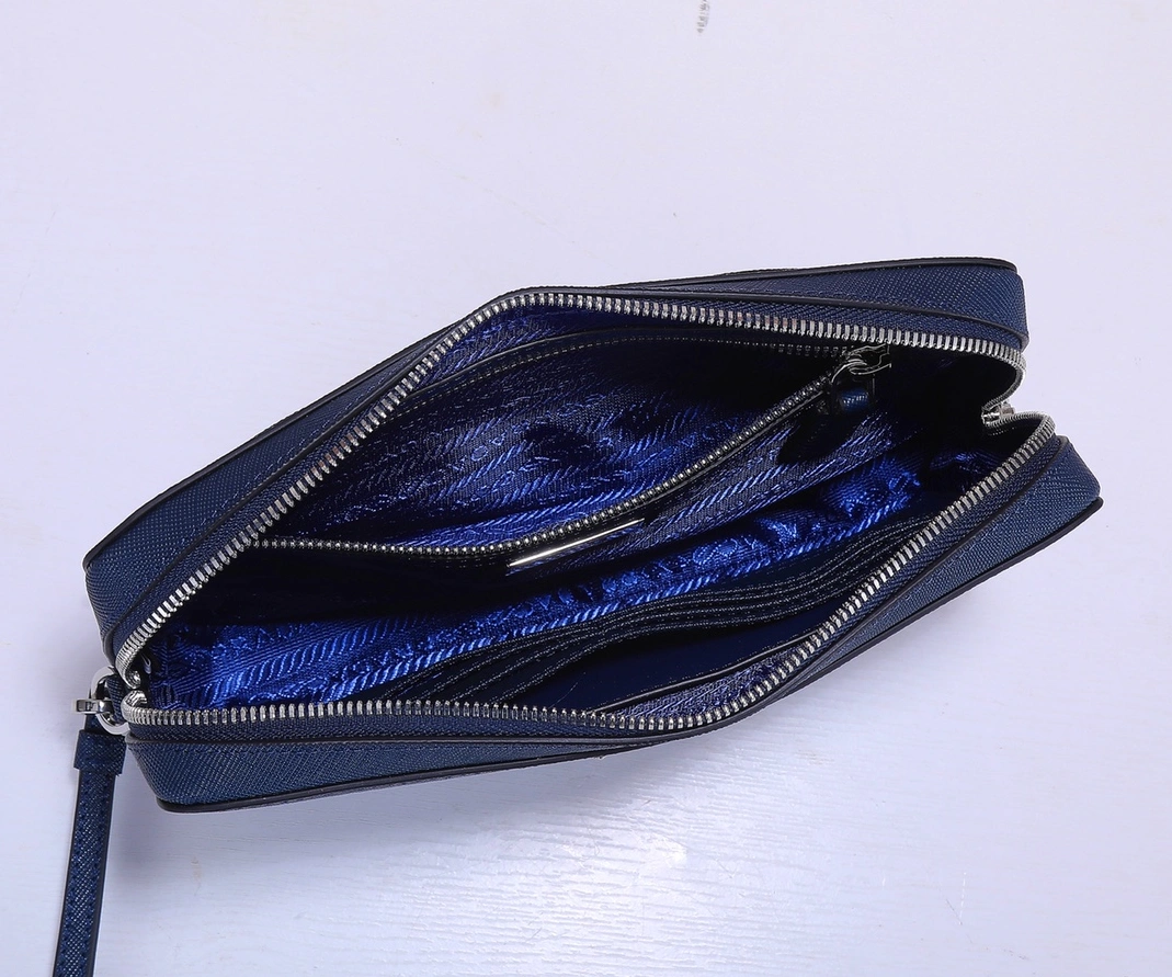 Prada AAA Man Wallets Sleek 8854