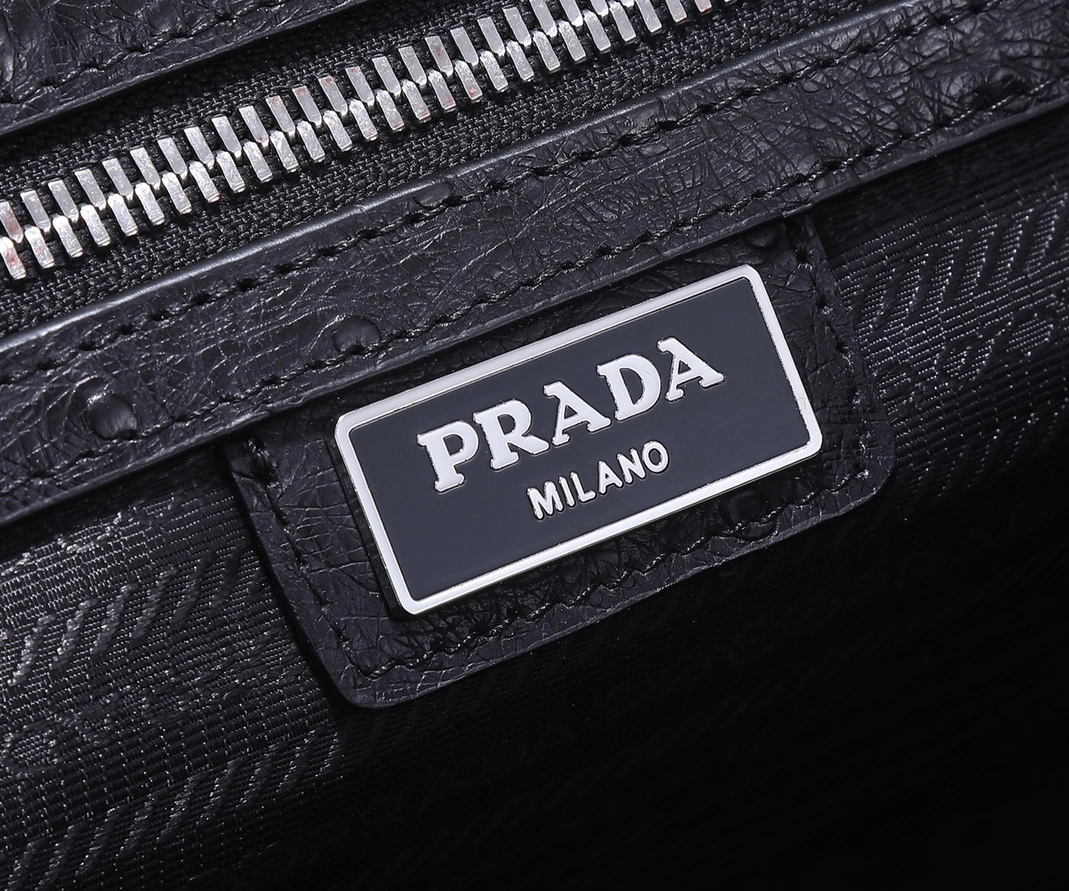 Prada AAA Man Wallets StreetReady 581