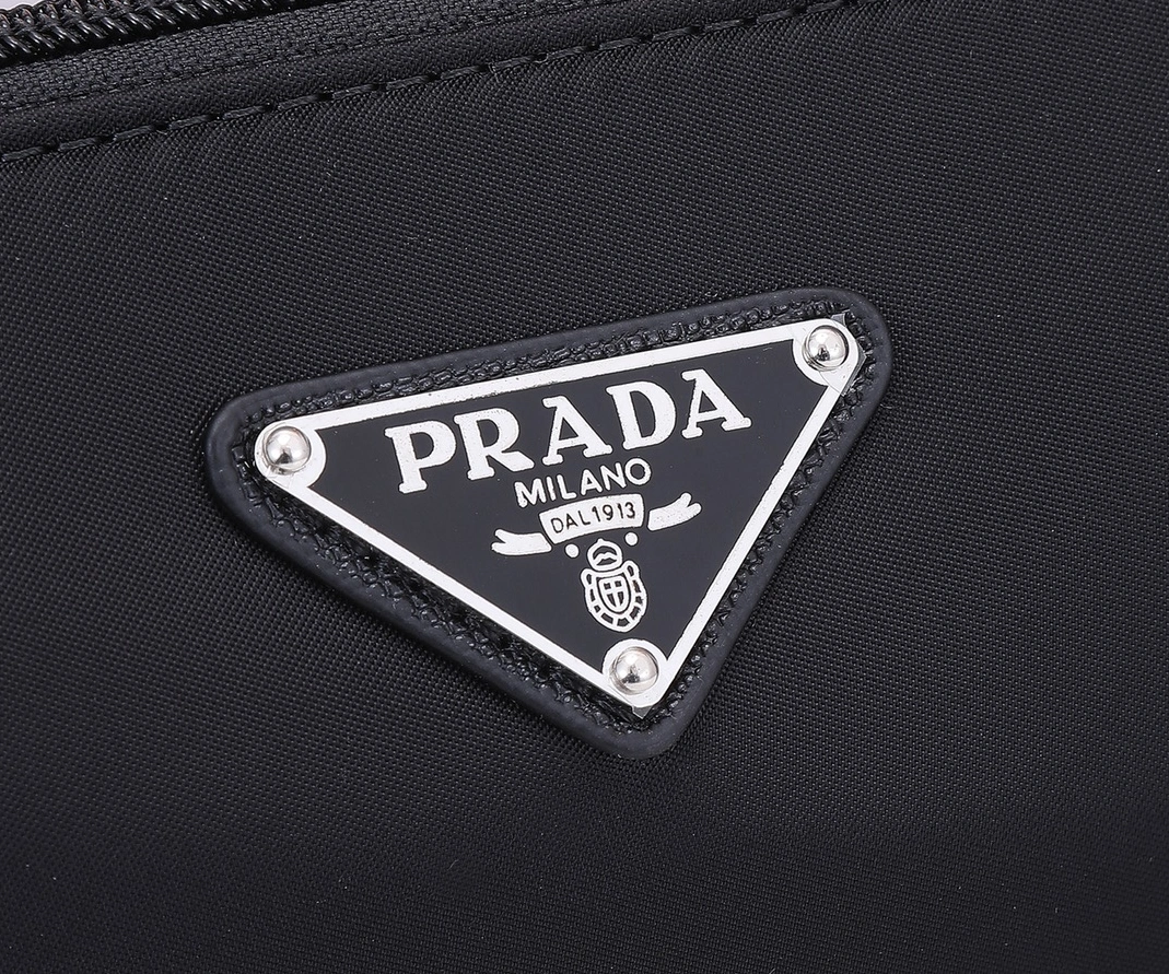 Prada AAA Man Wallets Versatile 8503