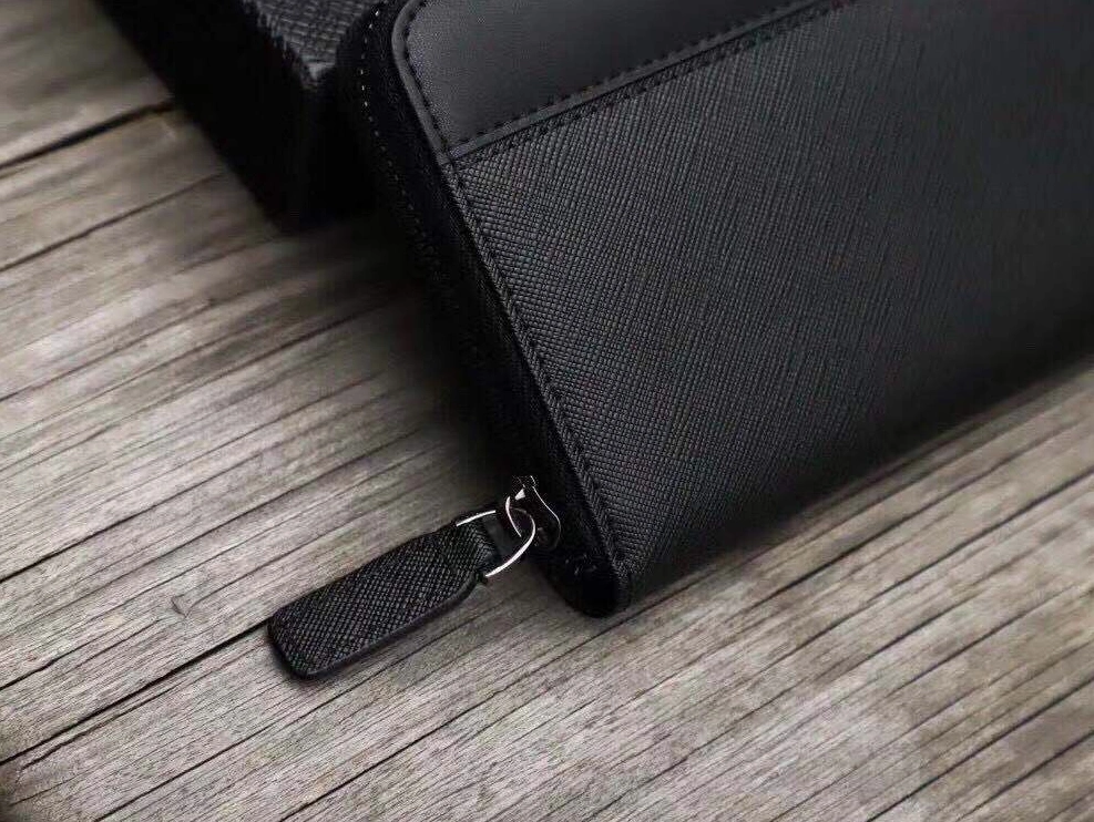 Prada AAA Man Wallets WellDesigned 9638