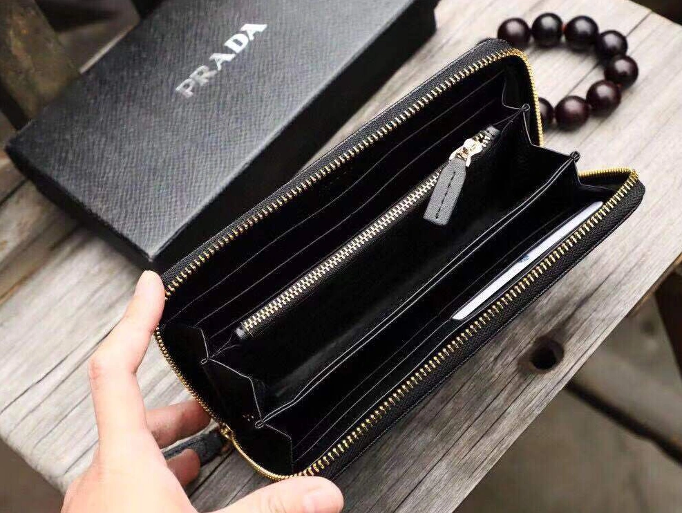 Prada AAA Man Wallets WellDesigned 9638