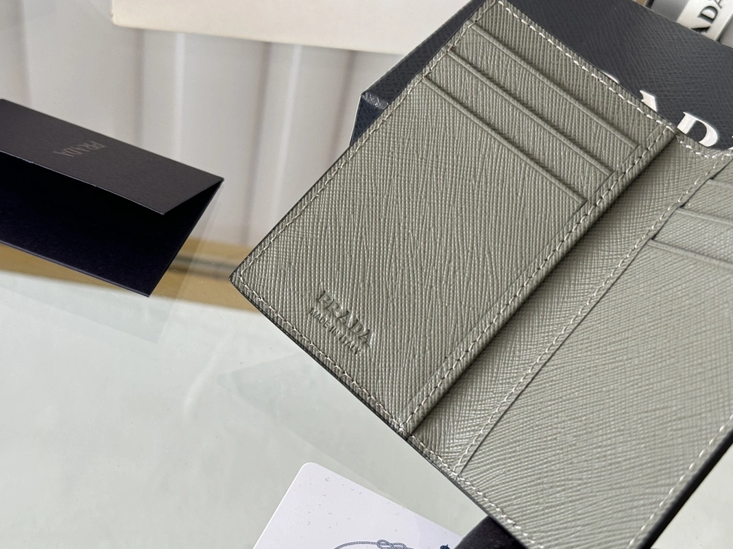 Prada AAA Quality Card Case Classic 7196