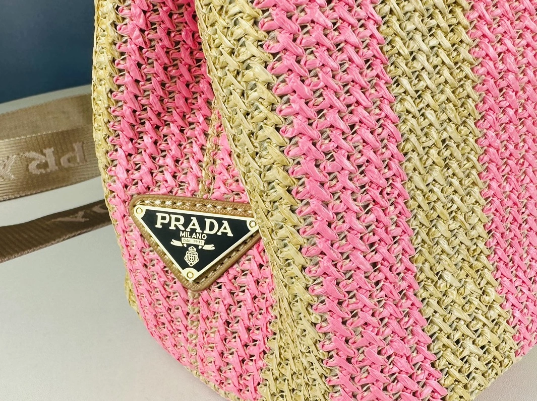 Prada AAA Quality Handbags Compact 3862