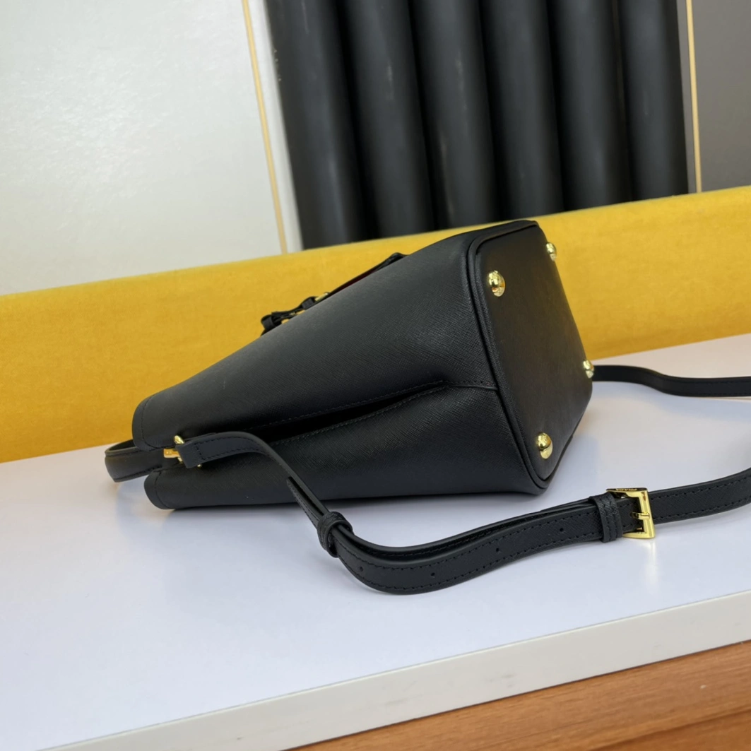 Prada AAA Quality Handbags For Women Affordable 4117
