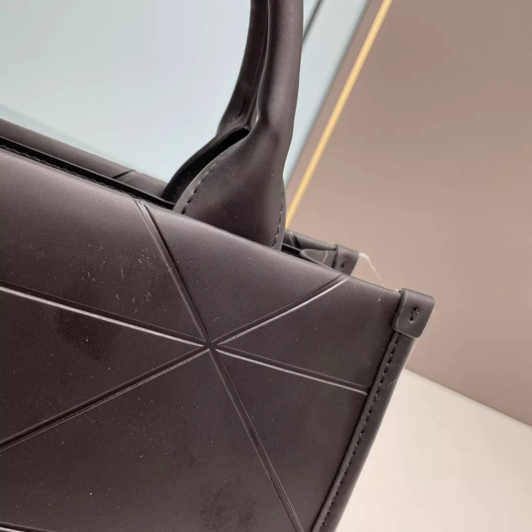 Prada AAA Quality Handbags For Women AllSeason 5511