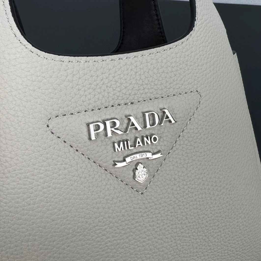 Prada AAA Quality Handbags For Women AllSeason 5932