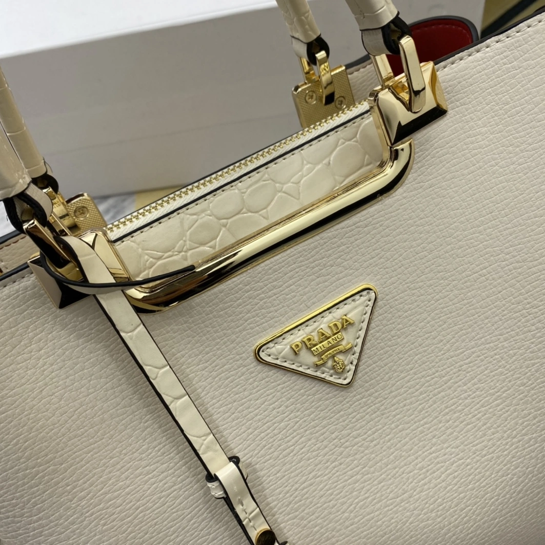 Prada AAA Quality Handbags For Women AllSeason 7703