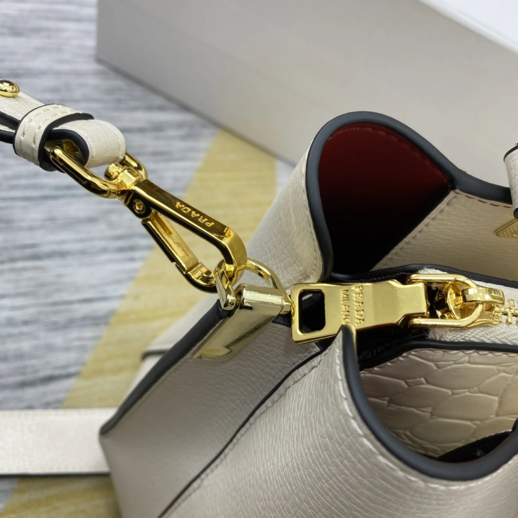 Prada AAA Quality Handbags For Women AllSeason 7703