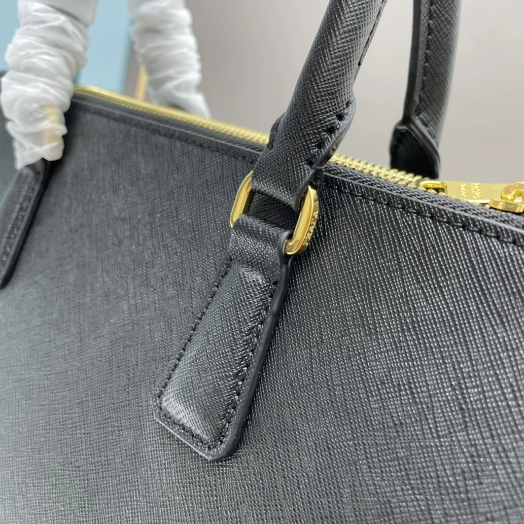 Prada AAA Quality Handbags For Women Bold 4730