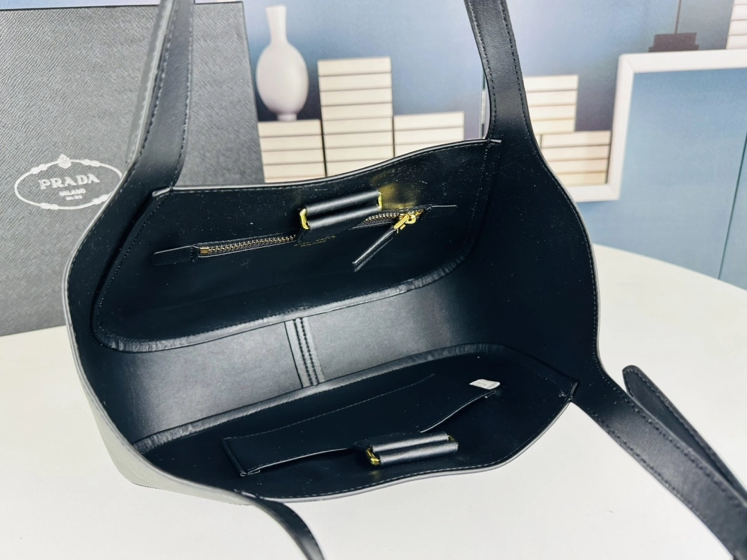 Prada AAA Quality Handbags For Women Bold 8374