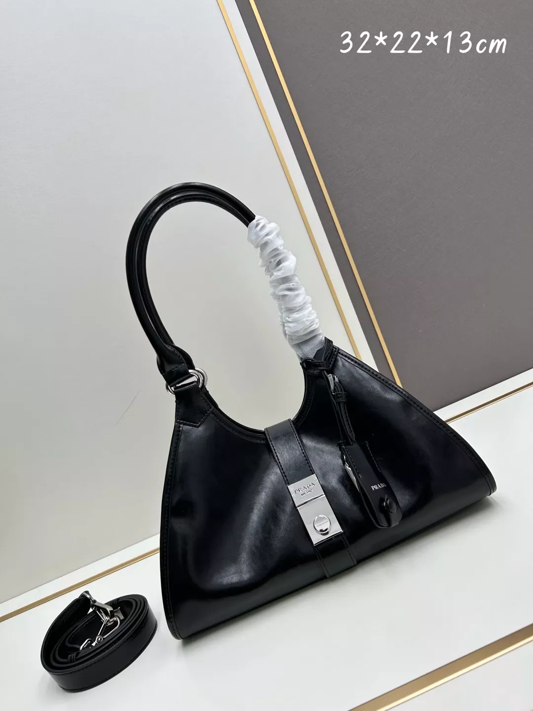 Prada AAA Quality Handbags For Women Breathable 2557