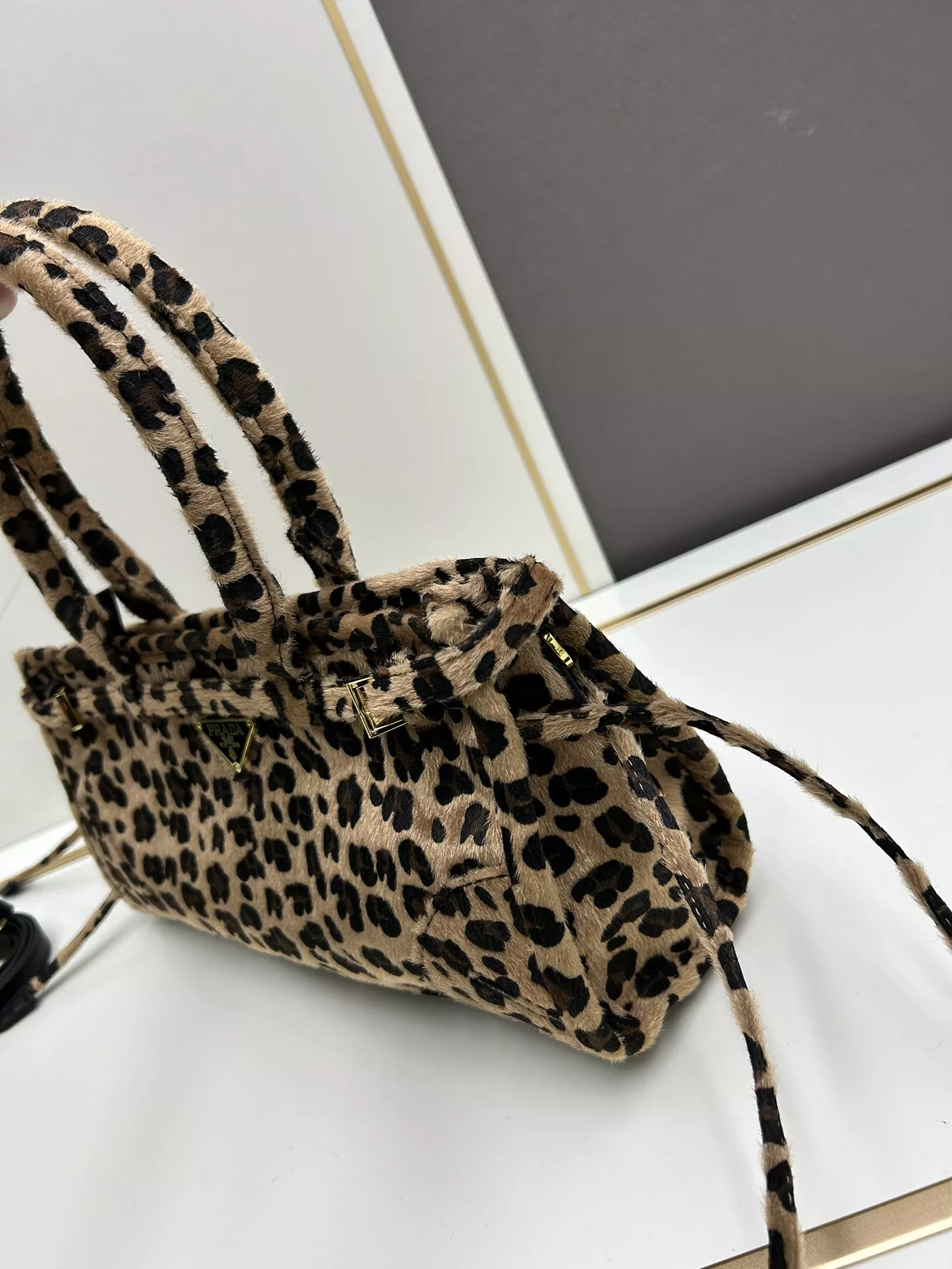 Prada AAA Quality Handbags For Women Breathable 2571